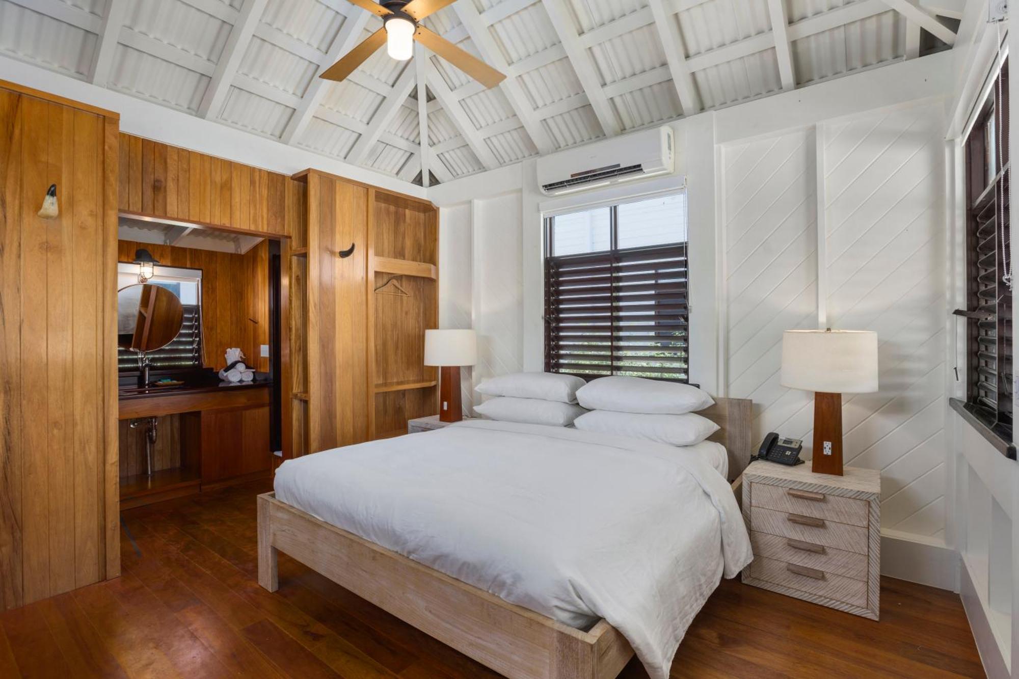Mahogany Bay Resort And Beach Club, Curio Collection Сан-Педро Екстер'єр фото