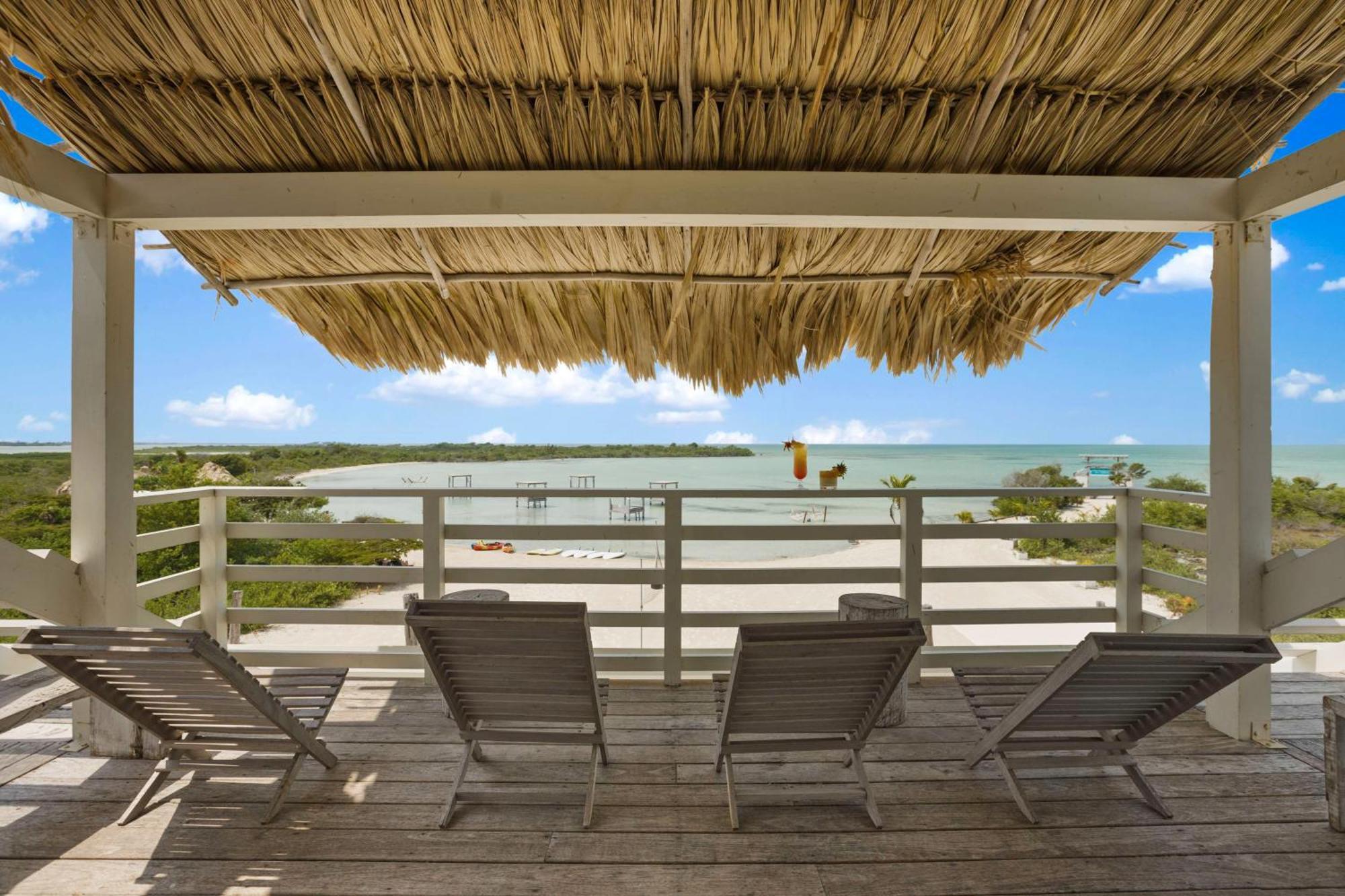 Mahogany Bay Resort And Beach Club, Curio Collection Сан-Педро Екстер'єр фото