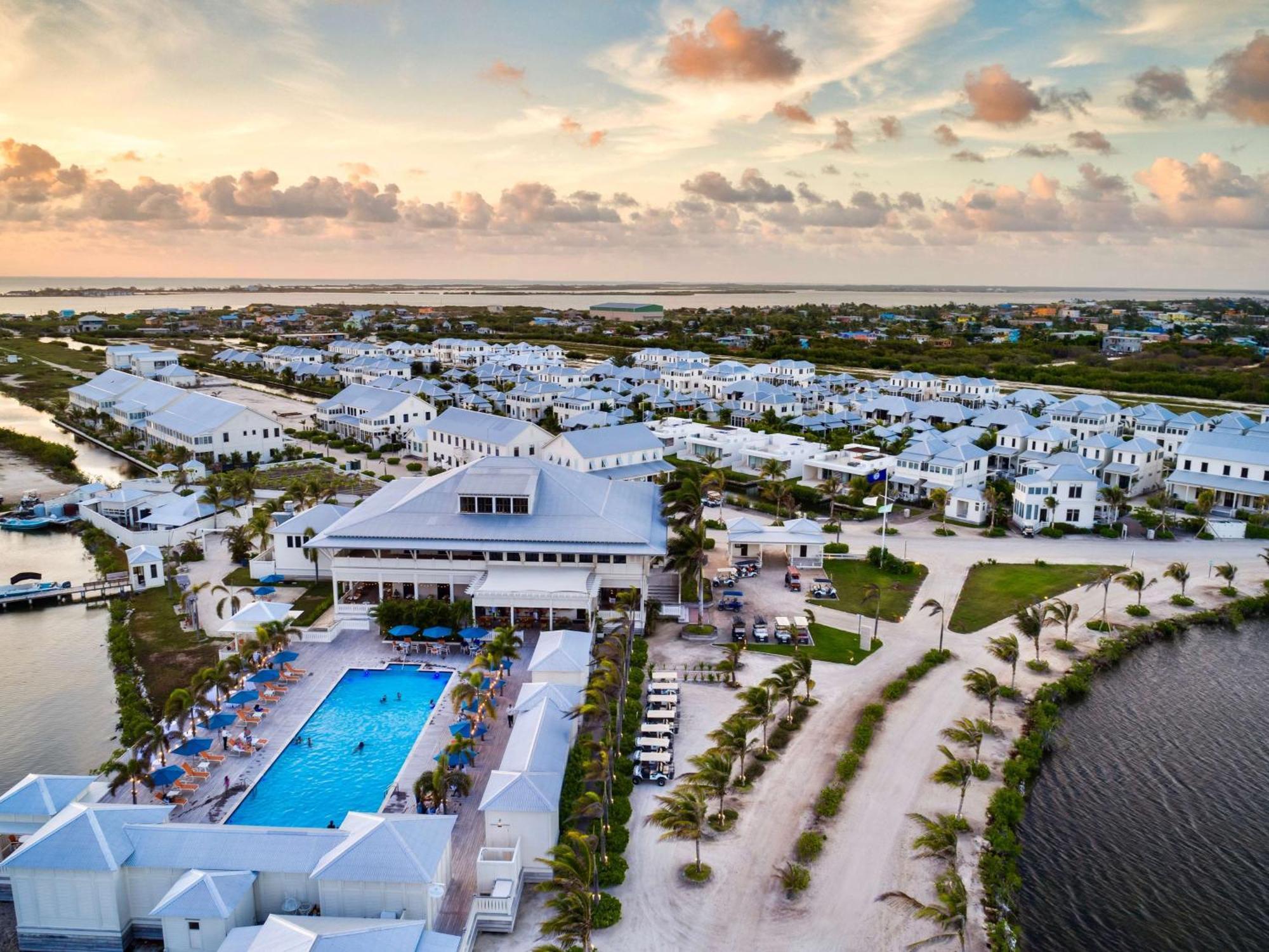 Mahogany Bay Resort And Beach Club, Curio Collection Сан-Педро Екстер'єр фото